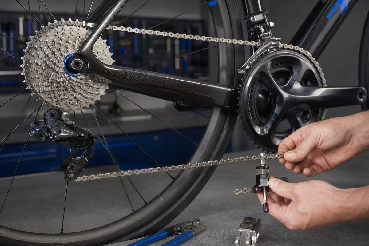 Calcul longueur chaîne vélo route : couper sans erreur